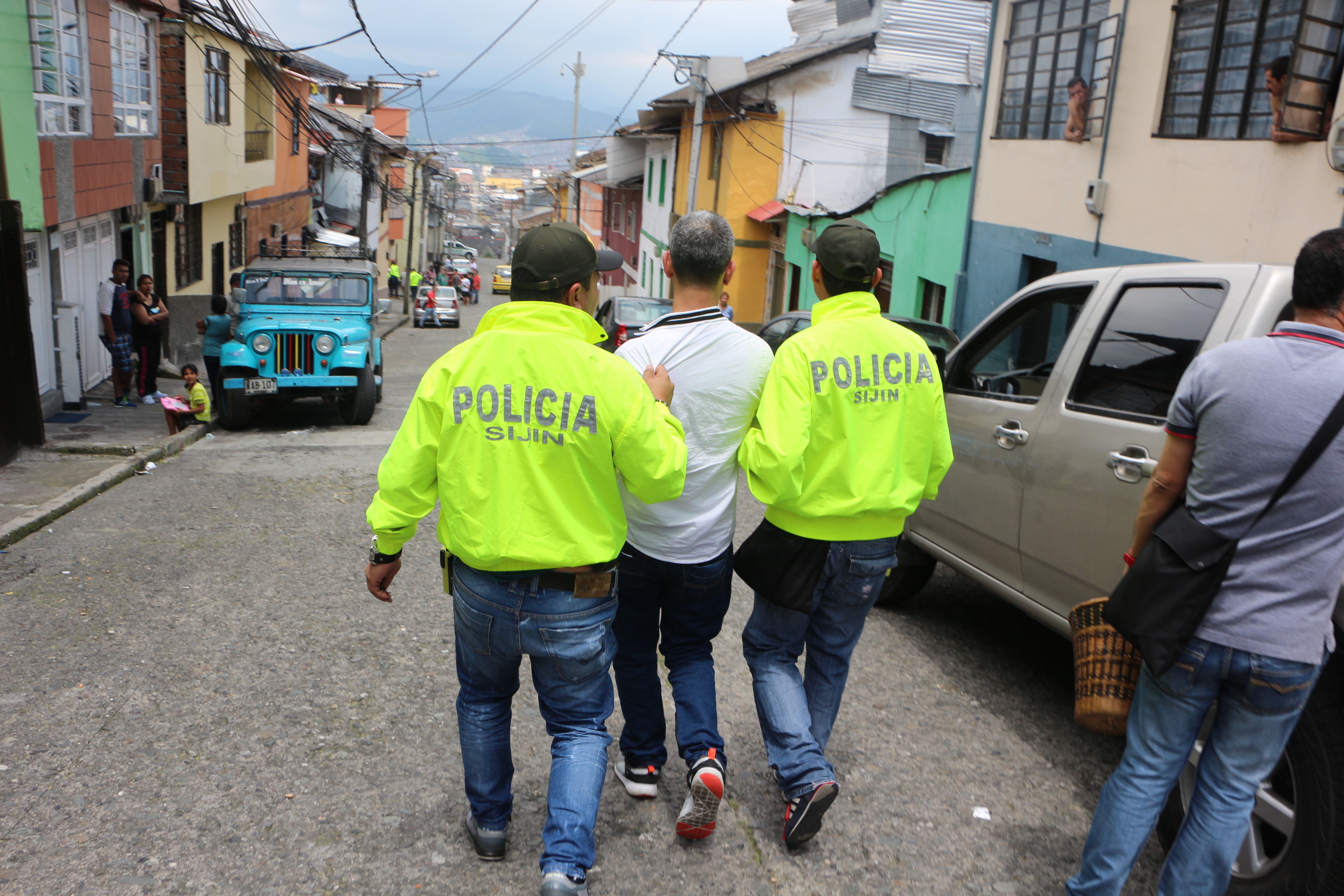 En la cañada se derriba la red de trafico mas antigua de Manizales  Operativo contra la red del tío se capturan 10 personas