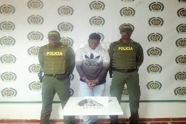 Capturamos un sujeto por porte ilegal de arma de fuego.  Capturamos-un-sujeto-por-porte-ilegal-de-arma-de-fuego.