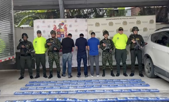 Cuatro policías, dos soldados y tres capturados 