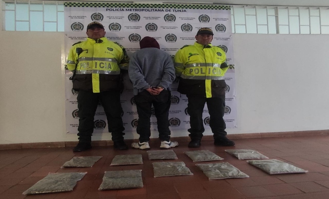 Capturado con una bolsa plástica con 10 paquetes de marihuana  Capturado con una bolsa plástica con 10 paquetes de marihuana