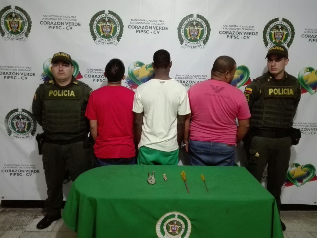 contrarrestamos_delincuencia policia_captura_tres_personas_daño_bien_ajeno