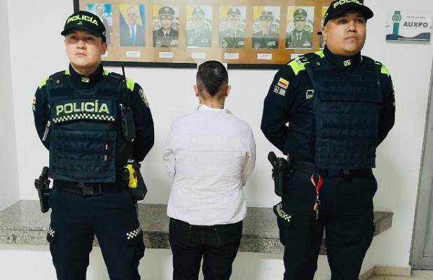 a una mujer la capturaron en flagrancia por receptación Capturada por portar un celular que aparecía hurtado