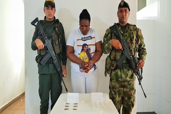 Capturamos una mujer en flagrancia transportando estupefacientes. Capturamos-una-mujer-en-flagrancia-transportando-estupefacientes.