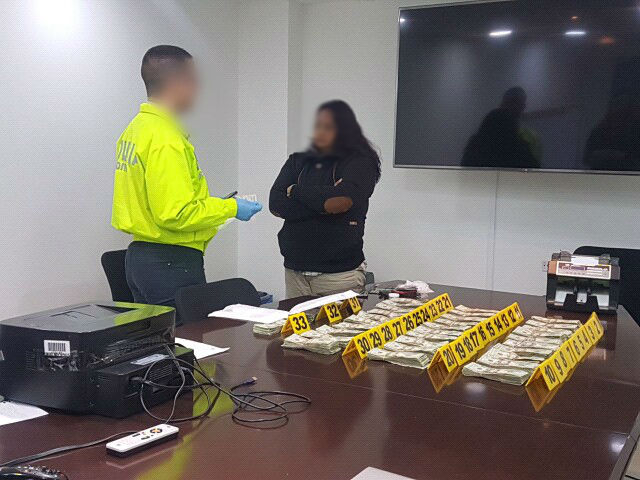 Incautados-más-de-65-mil-dólares-provenientes-de-México-en-cercanías-al-Aeropuerto-el-Dorado Incautados-más-de-65-mil-dólares-provenientes-de-México-en-cercanías-al-Aeropuerto-el-Dorado