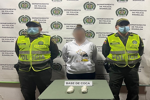 Capturada por porte de estupefacientes Capturada por porte de estupefacientes