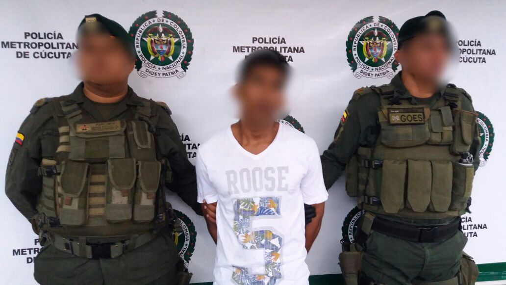 Capturadas-dos-personas-e-incautadas-dos-armas-de-fuego-en-la-ciudadela-de-Juan-Atalaya