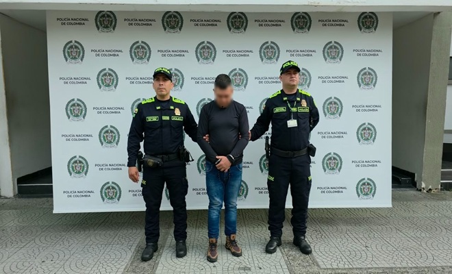 polic&iacute;as y capturado en Manizales 