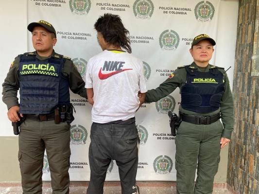 lo capturaron en flagrancia hurtando cableado Capturado por hurtar cable de una empresa de comunicaciones