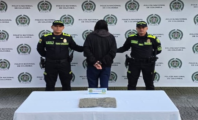 lucha contra el narcotráfico hombre arrestado con 500 dosis de marihuana  policía detiene aun hombre por porte de trafico de estupefacientes