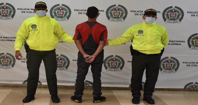 Se logra la captura de un hombre de 32 años de edad conocido con el alias de “Kike” Capturado alias "kike", requerido mediante orden judicial emanada por el Juzgado Tercero Penal Municipal con Función de Control de Garantías de Armenia,