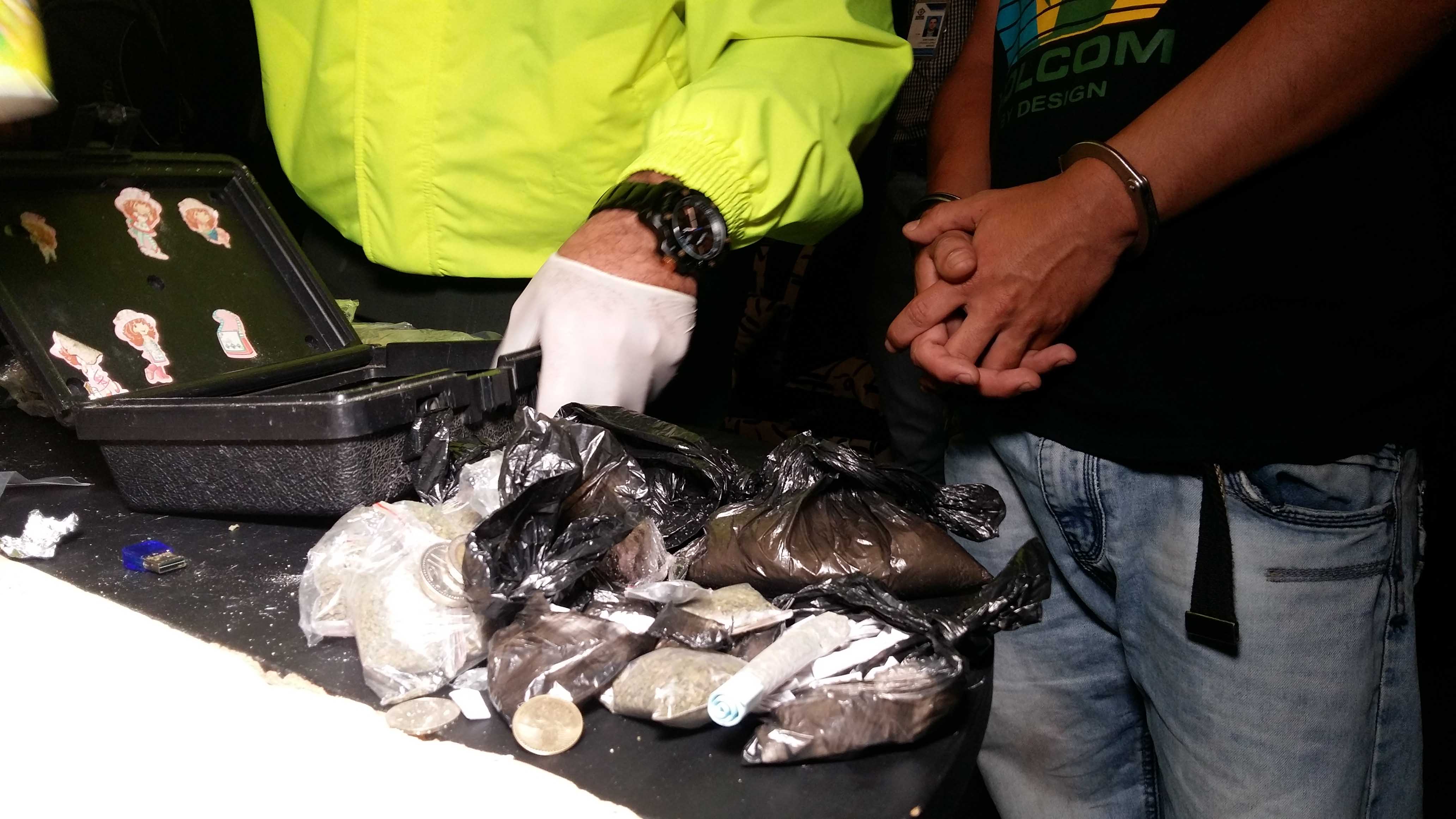 Capturado de banda delincuencila de Medellín Persona capturada con droga y dinero