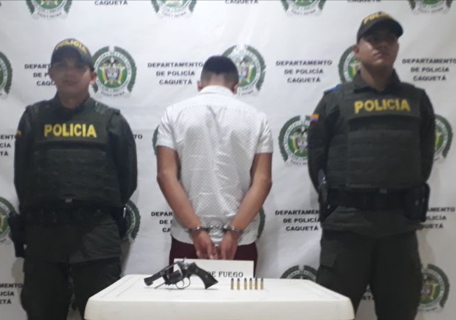 Acciones efectivas contra el delito capturado-con-revolver-ilegal-florencia