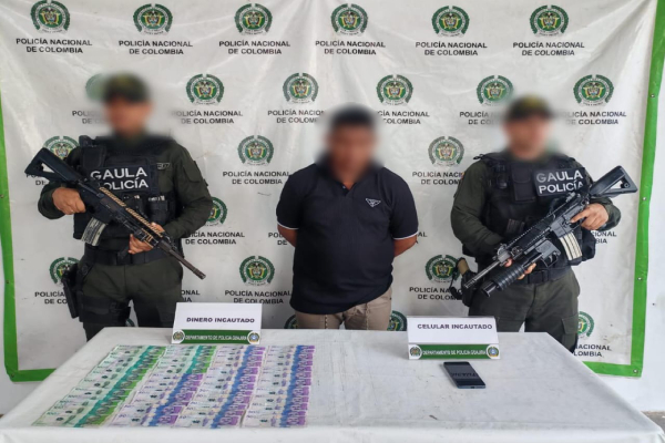 Capturado en flagrancia presunto extorsionista vinculado a “Los Pachencas” en Uribia, La Guajira Capturado en flagrancia presunto extorsionista vinculado a “Los Pachencas” en Uribia, La Guajira