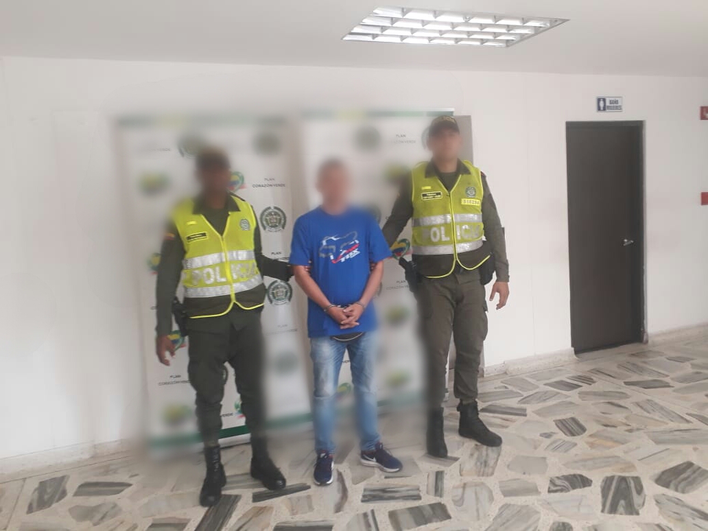 #elquelahacelapaga policía nacional no da tregua a la delincuencia en el Valle del Cauca capturado-hombre-con-circular-roja-en-buenaventura-valle-del-cauca