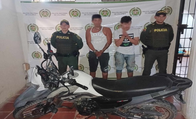 Capturados por hurtarse una motocicleta  Capturados por hurtarse una motocicleta