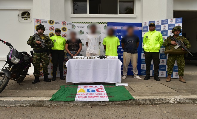 Así cayeron 4 presuntos integrantes de las Autodefensas Gaitanistas de Colombia en zona rural de Barrancabermeja Así cayeron 4 presuntos integrantes de las Autodefensas Gaitanistas de Colombia en zona rural de Barrancabermeja