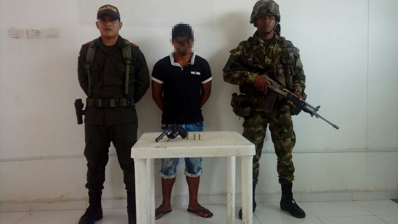 joven portaba un revolver calibre 38 en un bolso 