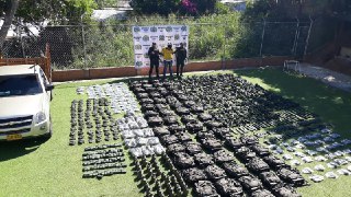 capturado con prendas militares Capturamos una persona transportando abundante material de intendencia de uso privativo de las fuerzas armadas