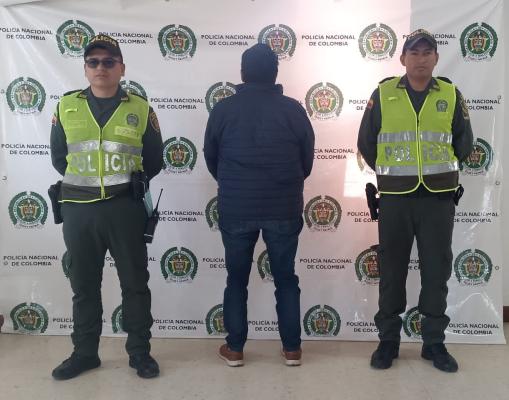 Capturado en aeropuerto, con documento falso Pretendia viajar a la ciudad de Bogotá con documento falso