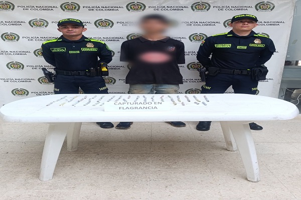Dos Polic&iacute;as y un capturado por el delito de tr&aacute;fico, fabricaci&oacute;n o porte de estupefacientes