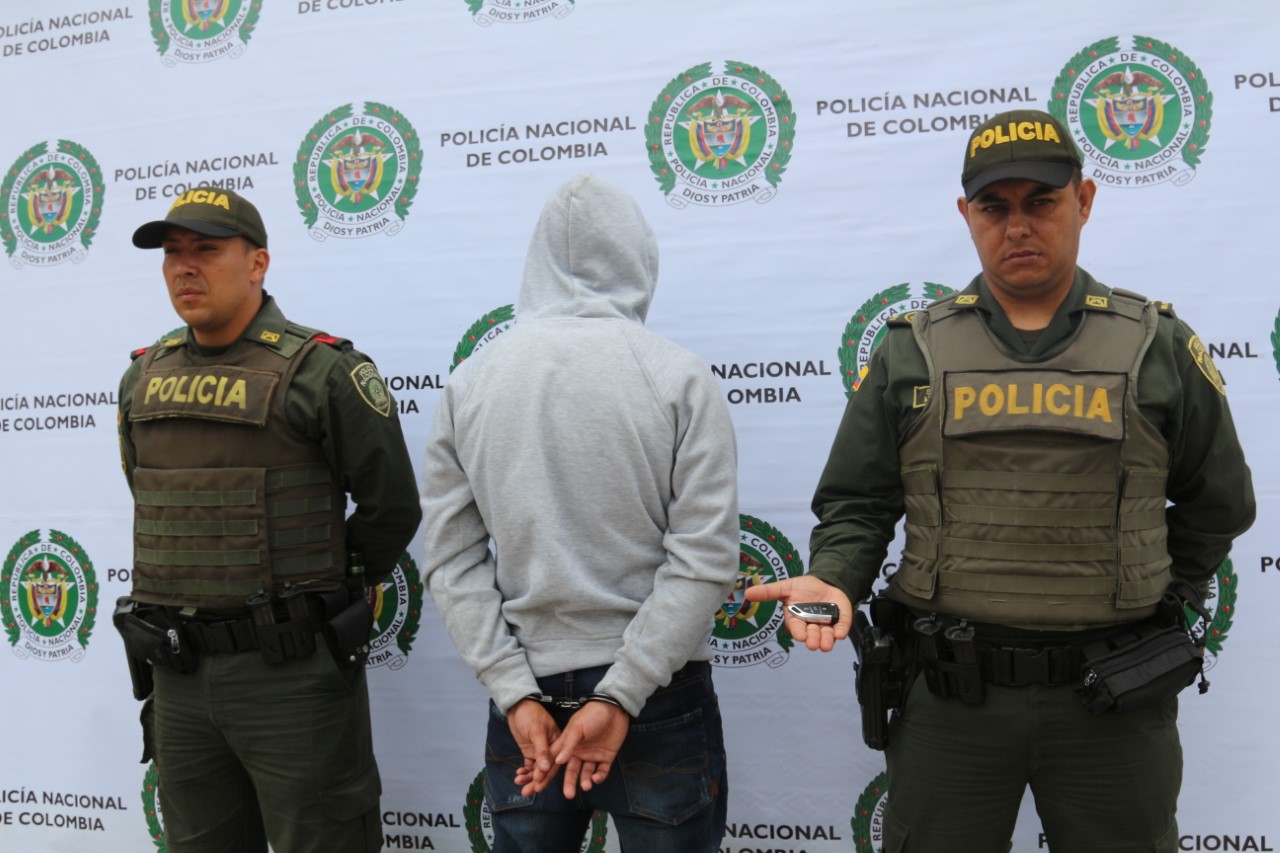 Capturado en flagrancia cuando hurtaba elementos de un vehículo en la modalidad “cocheo” Capturado en flagrancia