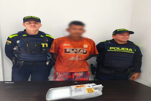 Dos Policías y un capturado por hurto de iluminaria en el centro de Neiva
