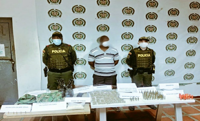 Capturado en Quibdó por microtrafico y porte ilegal de arma de fuego y municiones. Capturado en Quibdó por microtrafico y porte ilegal de arma de fuego y municiones.
