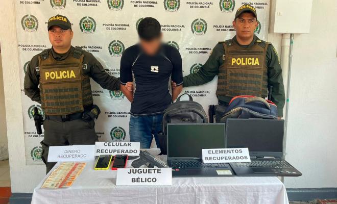 Dos polic&iacute;as, un capturado y bienes recuperados.