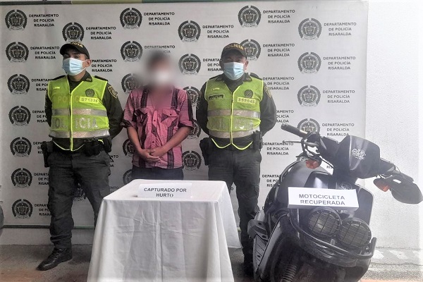 aprovechó el descuido de una persona y hurto su vehículo  Capturado por el delito de hurto