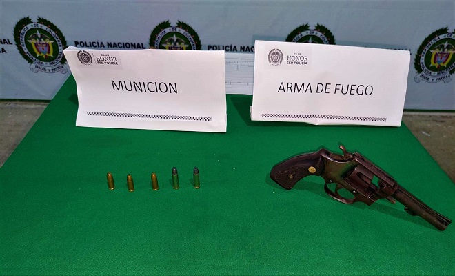 Incautan de arma de fuego Incautan de arma de fuego