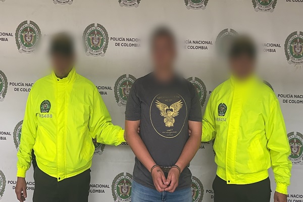 Capturado por abusar de su tía Capturado por abusar de su tía