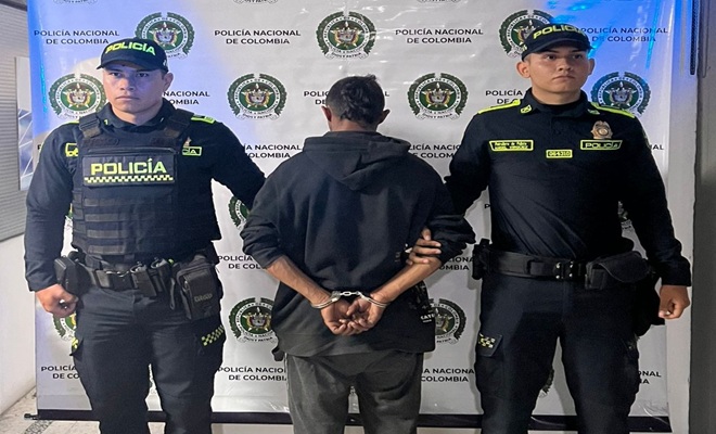 dos funcionarios policiales y un capturado por tráfico de estupefacientes