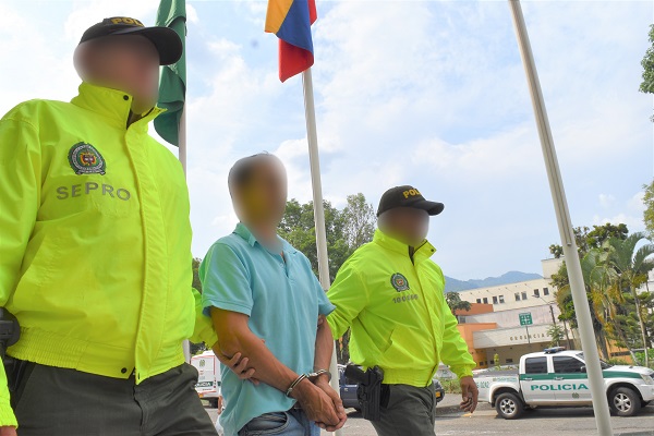 Bajo un perfil falso se hacía pasar como mujer para engañar a sus víctimas Por redes sociales contactaba jóvenes y las inducia a la prostitución