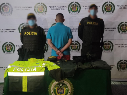 Capturamos un hombre por utilización ilegal de uniformes e insignias y simulación de autoridad