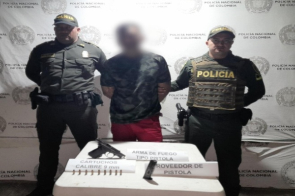 Capturado arma de fuego tipo pistola marca CZ  Capturado arma de fuego tipo pistola marca CZ