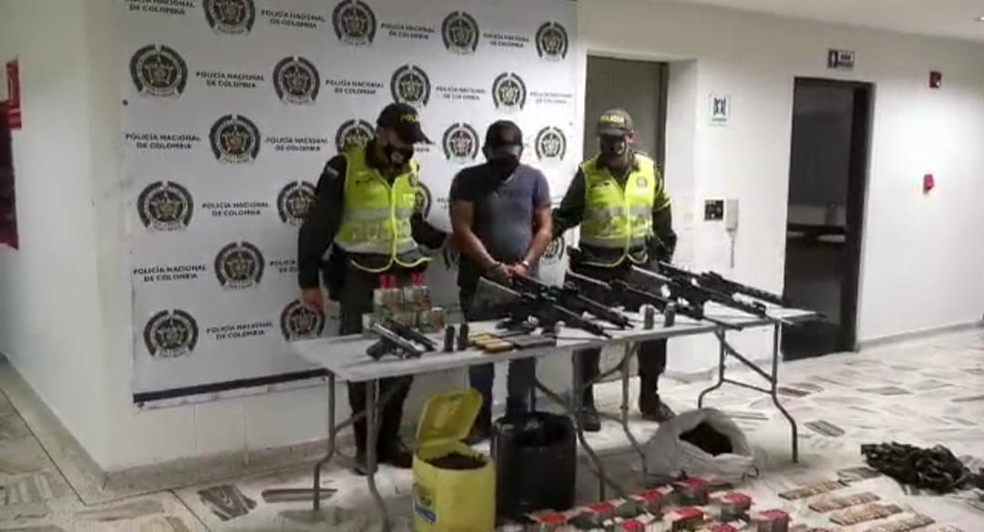 Capturado por el delito de tráfico de armas y municiones Capturado por el delito de tráfico de armas y municiones
