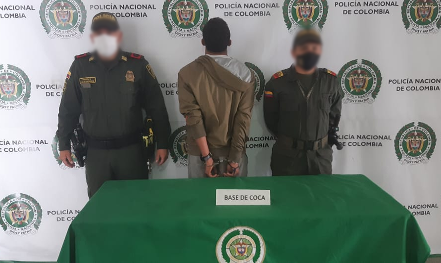 El ciudadano capturado y el alcaloide incautado fueron puestos a disposición de la Fiscalía General de la Nación. Capturamos un venezolano de 19 años por tráfico de estupefacientes