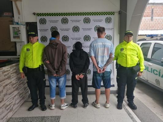 tres personas fueron capturadas por traficar estupefgacientes en Villamaría capturados por tráfico de estupefacientes