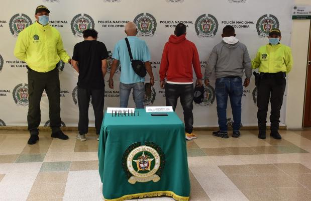 Cuatro hombres fueron capturados en Armenia Cuatro hombres fueron capturados en Armenia