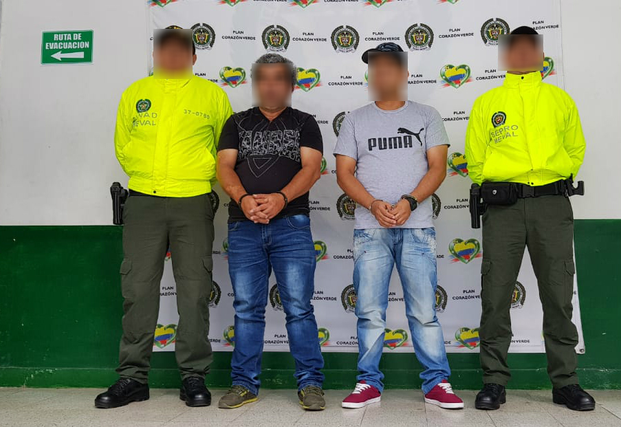 Investigadores de Policía judicial custodian a capturados por delitos sexuales