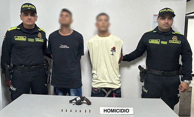 Durante el operativo también se incautó un motocarro, vehículo en el que se movilizaban los presuntos delincuentes. La comunidad señaló un motocarro color azul con blanco como el vehículo utilizado por los presuntos atacantes.