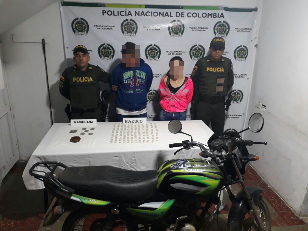La detención se presentó en la salida del municipio de Santuario Policía captura una pareja portando estupefacientes