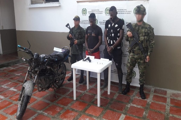 Capturamos a 02 hombres por porte ilegal de arma de fuego. Capturamos a 02 hombres por porte ilegal de arma de fuego.