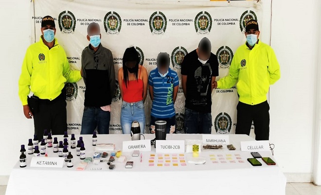 fabricaban y comercializaban drogas sintéticas  Capturados mediante allanamiento