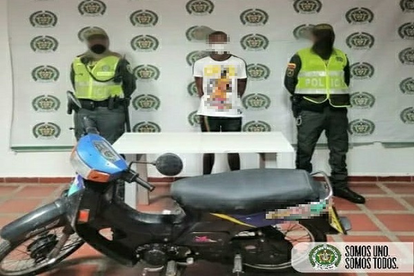 Lo capturamos en flagrancia cuando recibían dinero, para devolver motocicleta que había sido hurtada Lo capturamos-en-flagrancia-cuando-recibían-dinero,-para-devolver-motocicleta-que-había-sido-hurtada