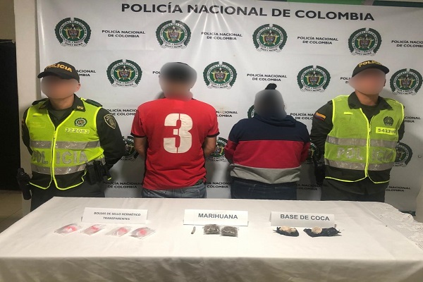 Dos adultos capturados  y un menor fueron aprehendido  En persecución, fueron capturados con estupefacientes