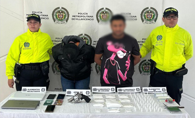 Dos polic&iacute;as con dos capturados por estupefacientes