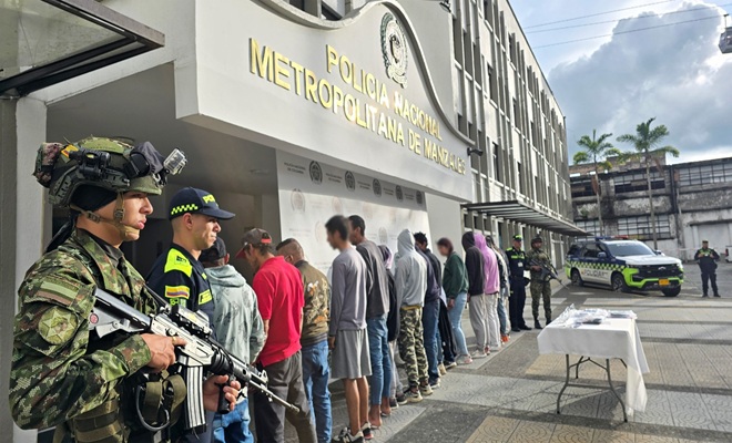 21 personas capturadas, dos polic&iacute;as, un soldado  