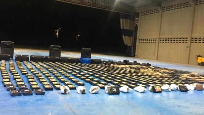 Capturamos 5 extraditables de una organización que traficaba droga en vuelos chárter hacia Europa. Capturamos 5 extraditables de una organización que traficaba droga en vuelos chárter hacia Europa.