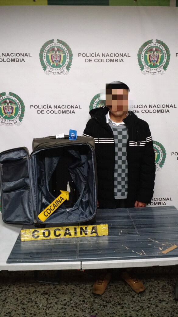 Capturamos-a-un-actor-de-reparto-y-un-productor-de-música-urbana-con-cocaína-en-el-Aeropuerto-el-Dorado  Capturamos-a-un-actor-de-reparto-y-un-productor-de-música-urbana-con-cocaína-en-el-Aeropuerto-el-Dorado